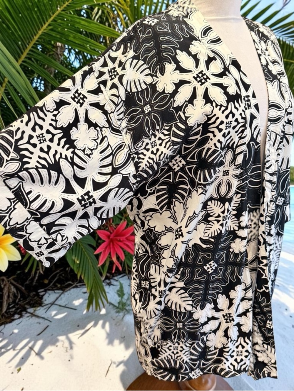 Hawaii's Finest Womens Sz M Kimono Open Cardigan Polynesian Floral Print Wrap - Picture 7 of 14